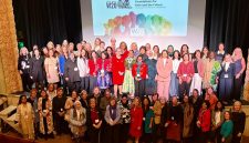 Delegasi Women20 (W20) dari berbagai negara berfoto bersama dalam W20 USA International Summit 2026 di Vermont, Amerika Serikat, pada 12–14 Oktober 2026. Forum ini menjadi ajang pertukaran gagasan dan pengalaman untuk memperkuat pemberdayaan perempuan, inklusi digital, serta perluasan peluang ekonomi di tingkat global.