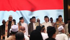 Wawali Bekasi Abdul Harris Bobihoe menghadiri peringatan Maulid Nabi Muhammad SAW sekaligus bersilaturahmi bersama ulama dan masyarakat di Pondokgede.