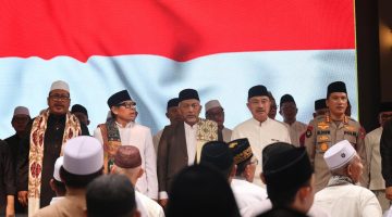 Wawali Bekasi Abdul Harris Bobihoe menghadiri peringatan Maulid Nabi Muhammad SAW sekaligus bersilaturahmi bersama ulama dan masyarakat di Pondokgede.