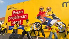 Maxim Unity Fest di Bandung Indah Plaza menghadirkan berbagai kegiatan hiburan, termasuk zumba, lomba mewarnai, night walk, dan live music.