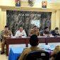 Camat Cibitung Encun Sunarto bersama jajaran dan perwakilan masyarakat mengikuti pertemuan bersama Pansus 17 DPRD Kabupaten Bekasi untuk membahas penyempurnaan Raperda Kawasan Tanpa Rokok (KTR) di Aula Kecamatan Cibitung.