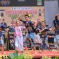 Penari membawakan pertunjukan seni tari tradisional dalam Pagelaran Seni di kawasan wisata Situ Rawabinong, Desa Hegarmukti, Kecamatan Cikarang Pusat, Kabupaten Bekasi, Sabtu (24/10/2026). Kegiatan ini menjadi bagian dari upaya pelestarian budaya sekaligus promosi potensi wisata daerah.