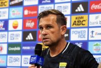 Pelatih PERSIB Bandung, Igor Tolic, saat memberikan keterangan dalam konferensi pers menjelang pertandingan melawan Persik Kediri pada pekan kelima Super League 2026/2027, di Bandung, Sabtu (17/10/2026).